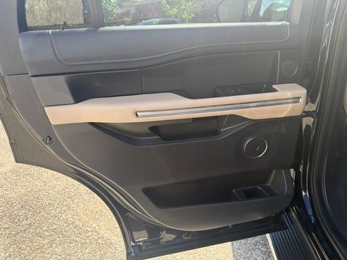 Used 2023 Ford Expedition Limited AWD/4WD image 17