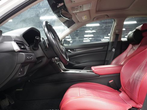 Used 2021 Honda Accord Touring image 10