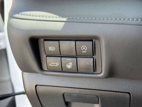Used 2023 Toyota Highlander Limited FWD image 17