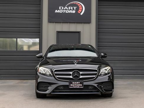 Used 2017 Mercedes-Benz E 300 4MATIC image 2