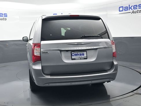 Used 2013 Chrysler Town & Country Touring-L w/ Driver Convenience Group FWD image 7