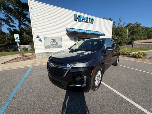 Used 2023 Chevrolet Traverse LS AWD/4WD image 2