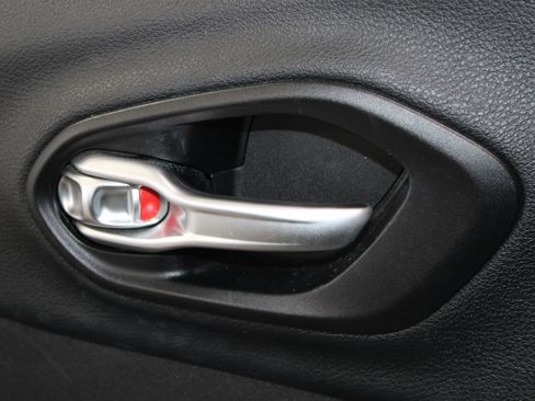 Used 2014 Jeep Cherokee Latitude FWD image 21