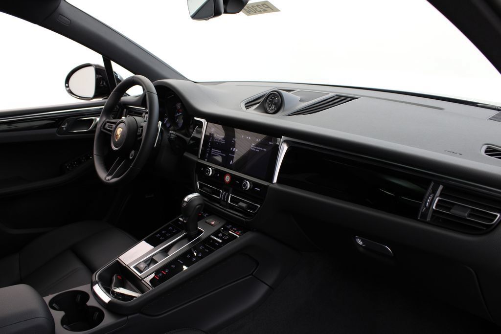 Used 2025 Porsche Macan S AWD/4WD image 18