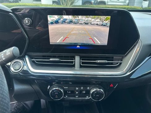 Used 2025 Chevrolet Trax RS w/ Sunroof Package FWD image 23