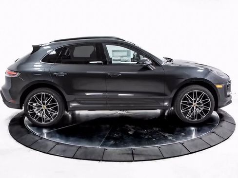 Certified 2025 Porsche Macan image 8