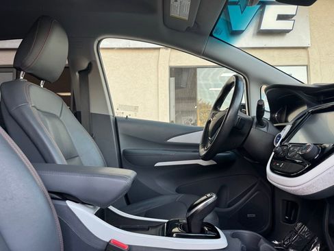 Used 2020 Chevrolet Bolt Premier w/ Infotainment Package image 17