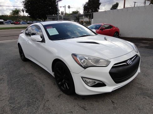 Used 2016 Hyundai Genesis 3.8 RWD image 9
