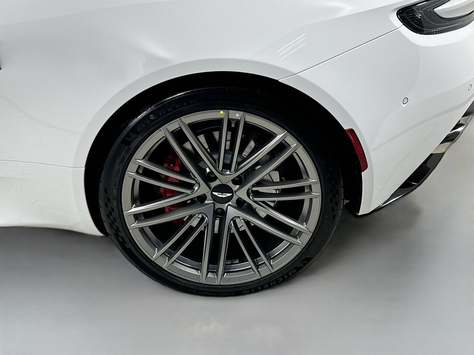 Used 2024 Aston Martin DB12 Coupe RWD image 9