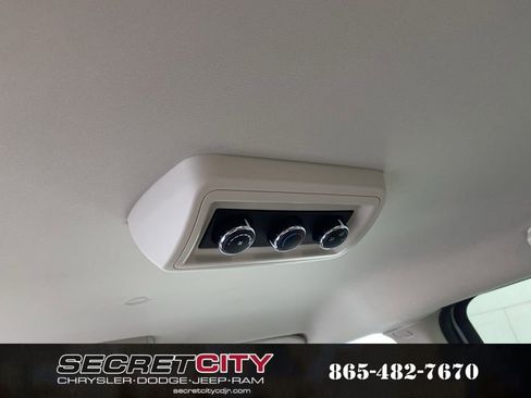 Used 2014 Dodge Grand Caravan SXT image 26