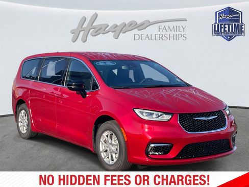 New 2026 Chrysler Pacifica Select image 2