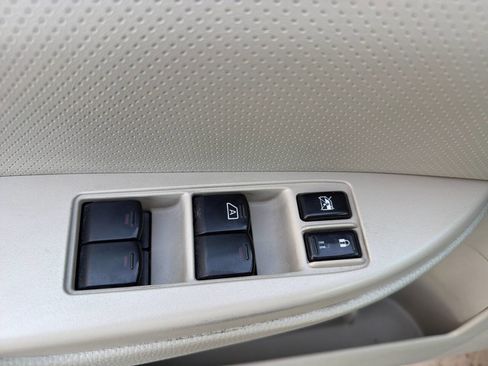 Used 2010 Subaru Outback 2.5i Limited image 27