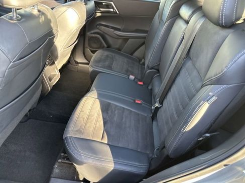 Used 2023 Mitsubishi Outlander SE image 27