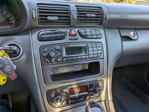 Used 2001 Mercedes-Benz C 320 Sedan image 19