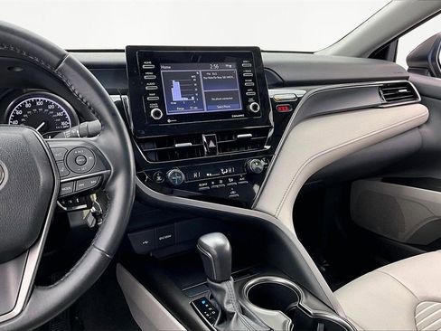 Used 2022 Toyota Camry SE image 6