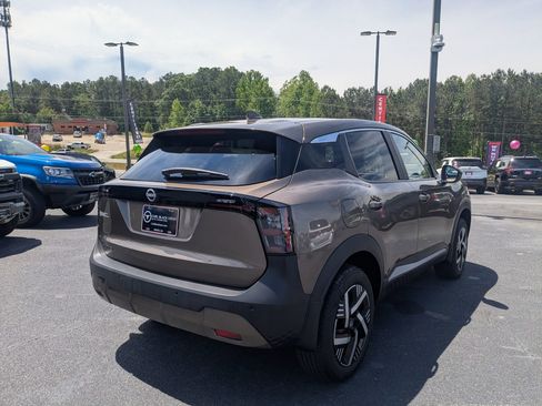 Used 2025 Nissan Kicks SV FWD image 5