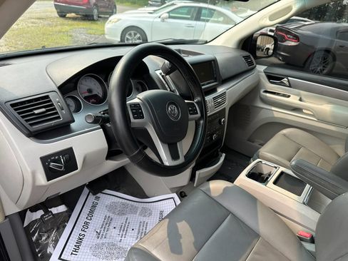 Used 2011 Volkswagen Routan SEL FWD image 9