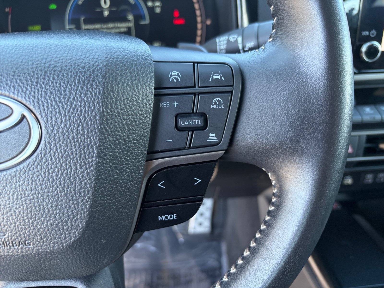 Used 2025 Toyota Camry SE FWD image 15