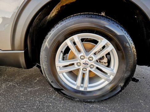 Used 2023 Ford Explorer XLT image 15