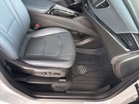 Used 2022 Buick Enclave Essence image 35