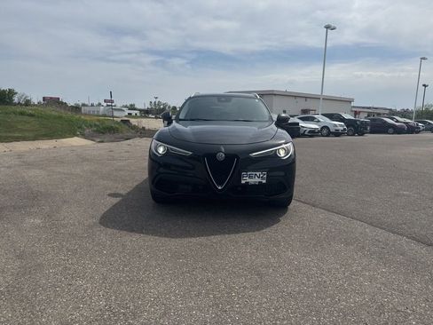 Used 2018 Alfa Romeo Stelvio Ti AWD/4WD image 2
