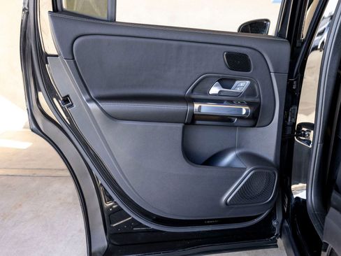 Used 2025 Mercedes-Benz GLB 250 image 21