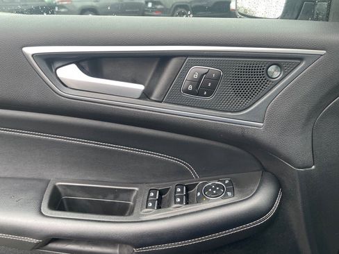 Used 2024 Ford Edge Titanium image 17