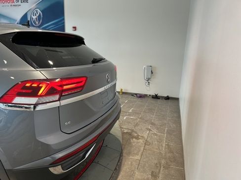 Used 2022 Volkswagen Atlas Cross Sport SE image 5