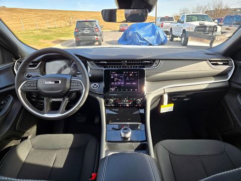 New 2025 Jeep Grand Cherokee Laredo X image 16