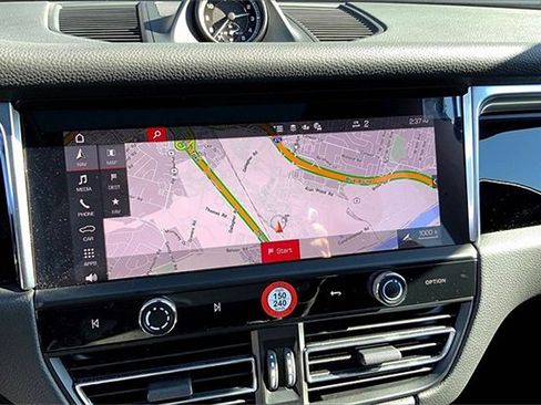 Used 2025 Porsche Macan image 34