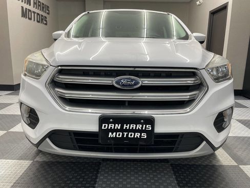 Used 2017 Ford Escape SE image 3