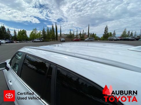 Certified 2024 Toyota Highlander XLE AWD/4WD image 10