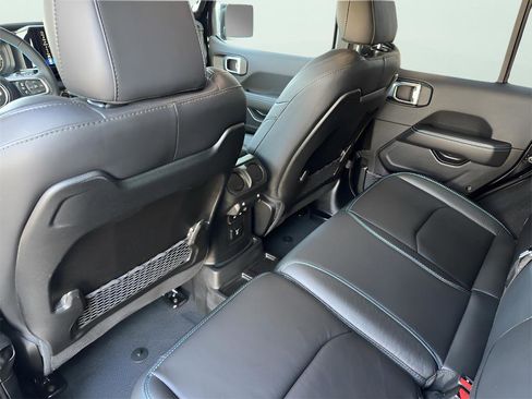Used 2024 Jeep Wrangler High Altitude image 34