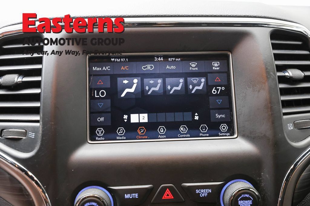Used 2021 Jeep Grand Cherokee Laredo AWD/4WD image 19
