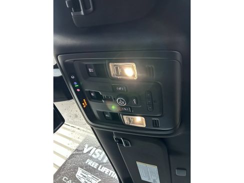 Used 2022 GMC Yukon XL Denali image 32