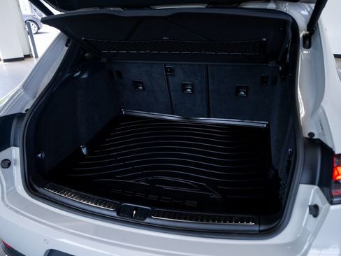 Used 2020 Porsche Macan image 52