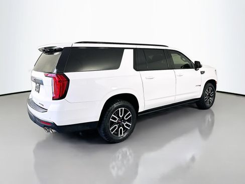 Used 2022 GMC Yukon XL AT4 AWD/4WD image 7
