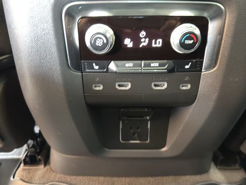 Used 2022 GMC Yukon Denali w/ Denali Ultimate Package AWD/4WD image 18