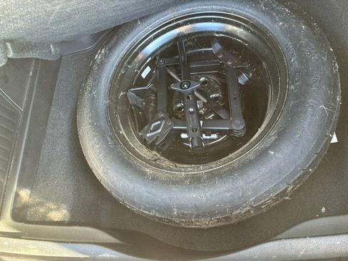 Used 2019 Jeep Cherokee Limited image 18