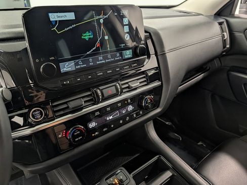Used 2023 Nissan Pathfinder SL AWD/4WD image 14