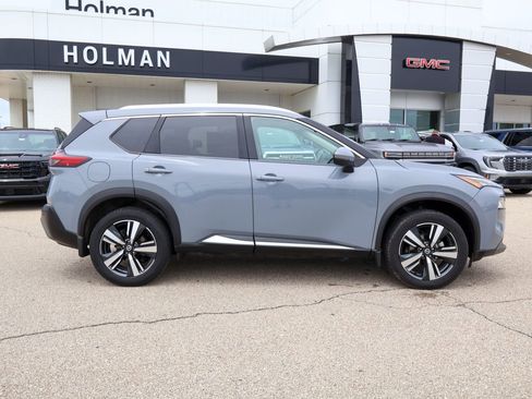 Used 2021 Nissan Rogue SL w/ Premium Package FWD image 2