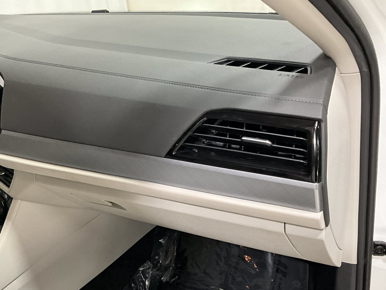 Used 2023 Volkswagen Jetta SE FWD image 17