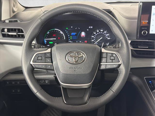 Used 2025 Toyota Sienna XLE w/ XLE Plus Package FWD image 23