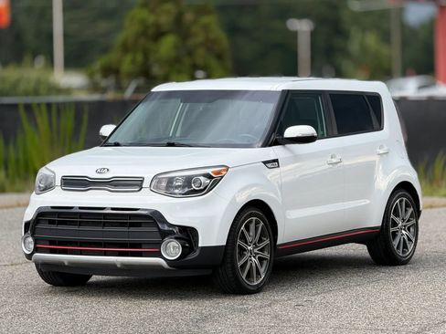 Used 2017 Kia Soul ! FWD image 6