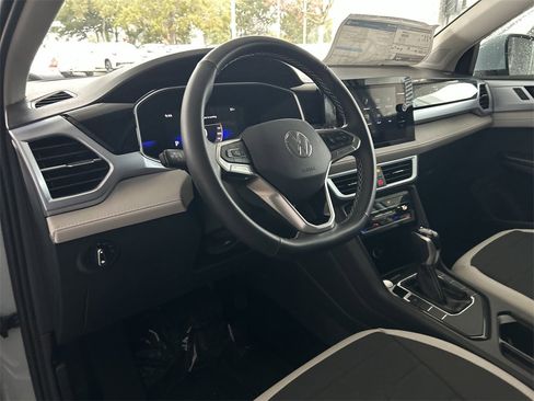 New 2026 Volkswagen Taos SE image 13