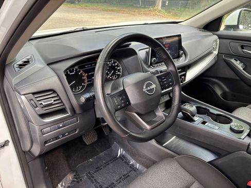 Used 2025 Nissan Rogue SV AWD/4WD image 35