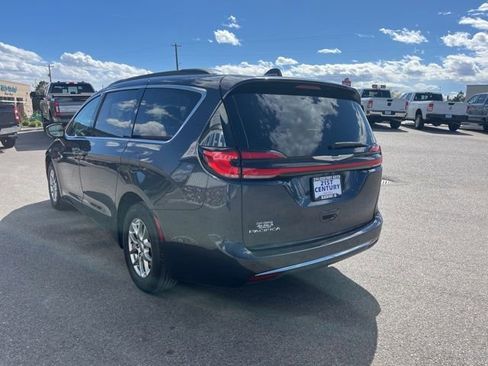 Used 2021 Chrysler Pacifica Touring FWD image 8
