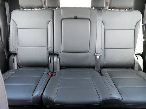 Used 2023 Chevrolet Suburban LT w/ Luxury Package image 13