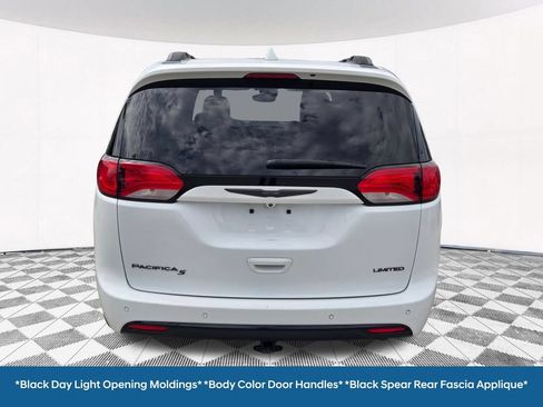 Used 2019 Chrysler Pacifica Limited w/ Advanced Safetytec Group FWD image 21