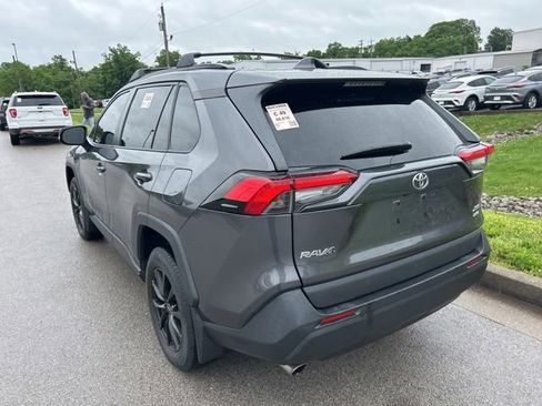 Used 2021 Toyota RAV4 XLE AWD/4WD image 4